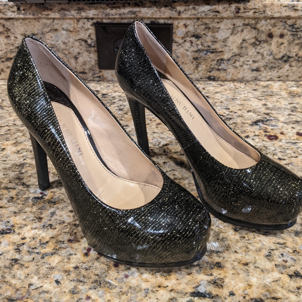 Gianni Bini black and gold heels